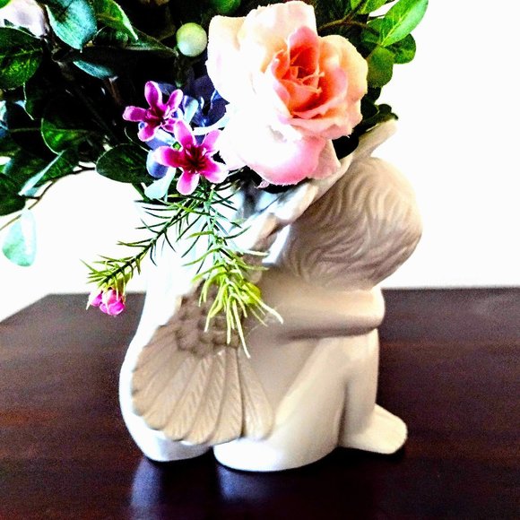 Vintage White Ceramic Angel Cherub Bud Vase ~ 6" Sitting w/Wings Extended ~ EVC! - Picture 3 of 9
